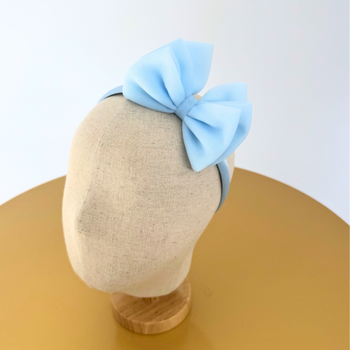 Opaska z potrójną kokardą błękit.png