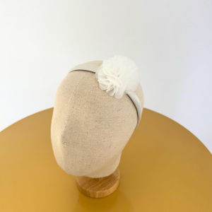 OPASKA Z POMPONEM- ECRU